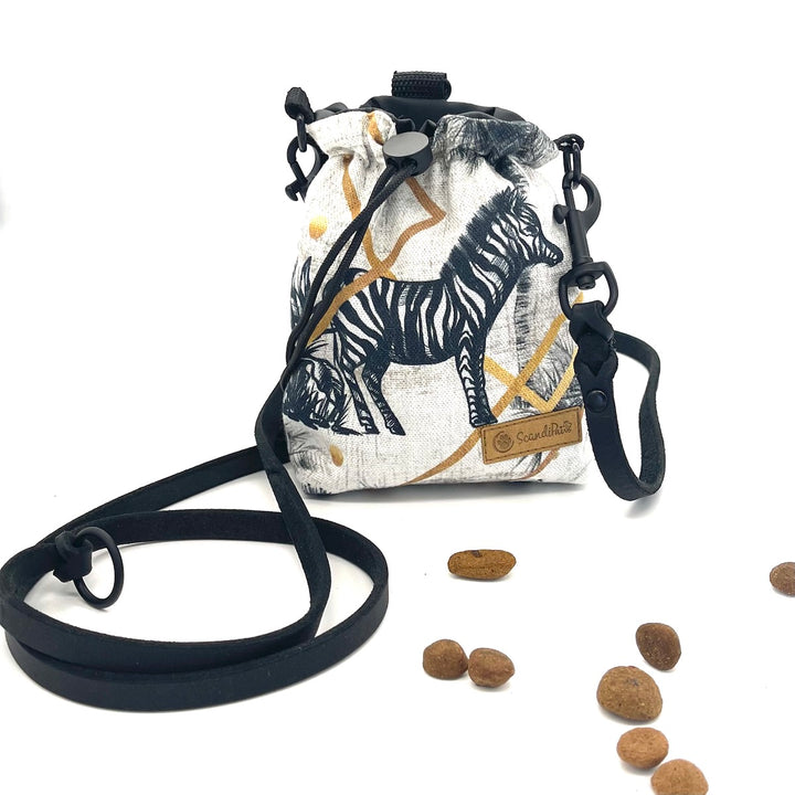 Hunde Leckerlibeutel Goodiebag und Futterbeutel Zebra Africa