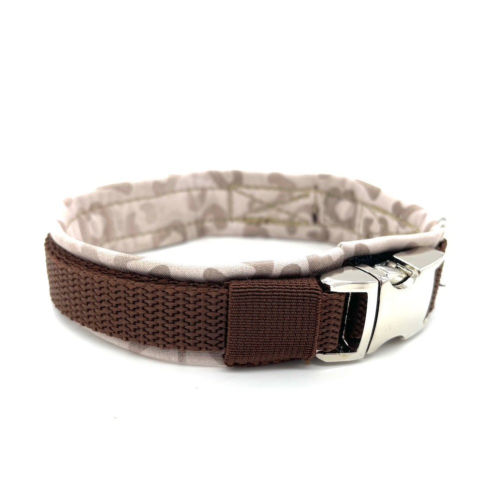 Hochwertiges Hundehalsband aus robustem Material, verstellbar und komfortabel, ideal für Spaziergänge und Sicherheit, in modernem Design.Halsband aus Softshell von ScandiPaws Wild Leo